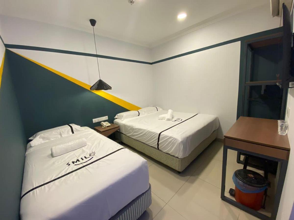 Smile Hotel Serdang South City Eksteriør billede